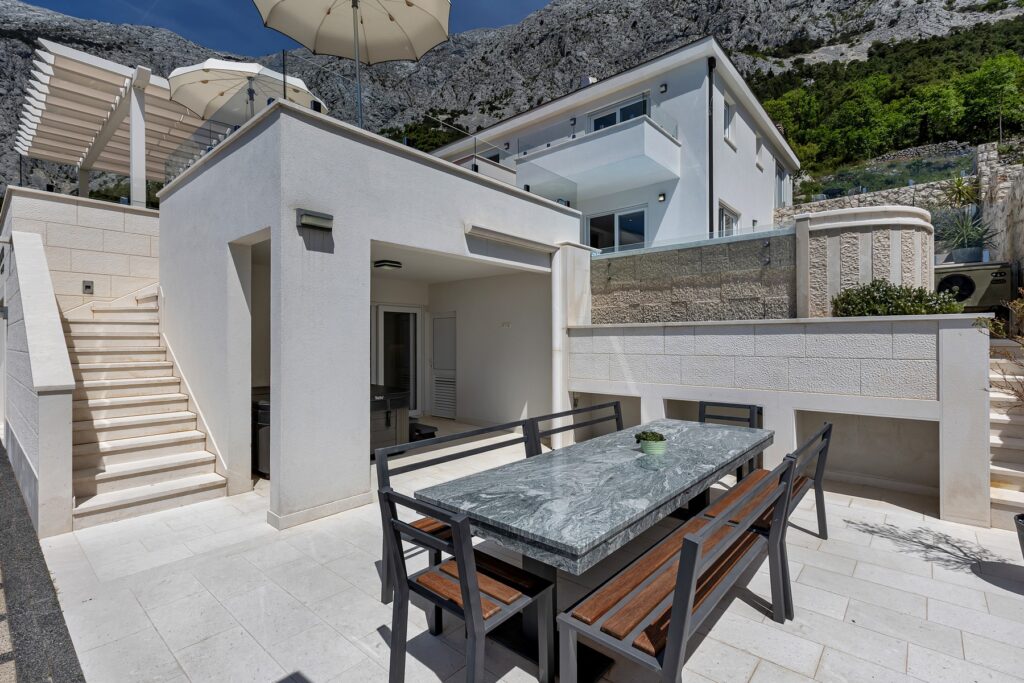 Hot tub on the terrace - Villa Prestige Baška Voda